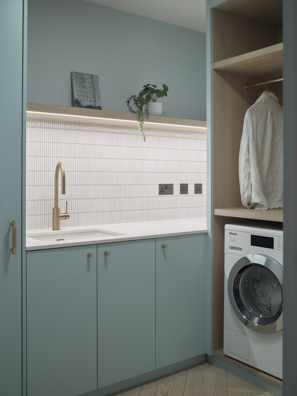 Pond Place | Laundry Room | Interior Designers